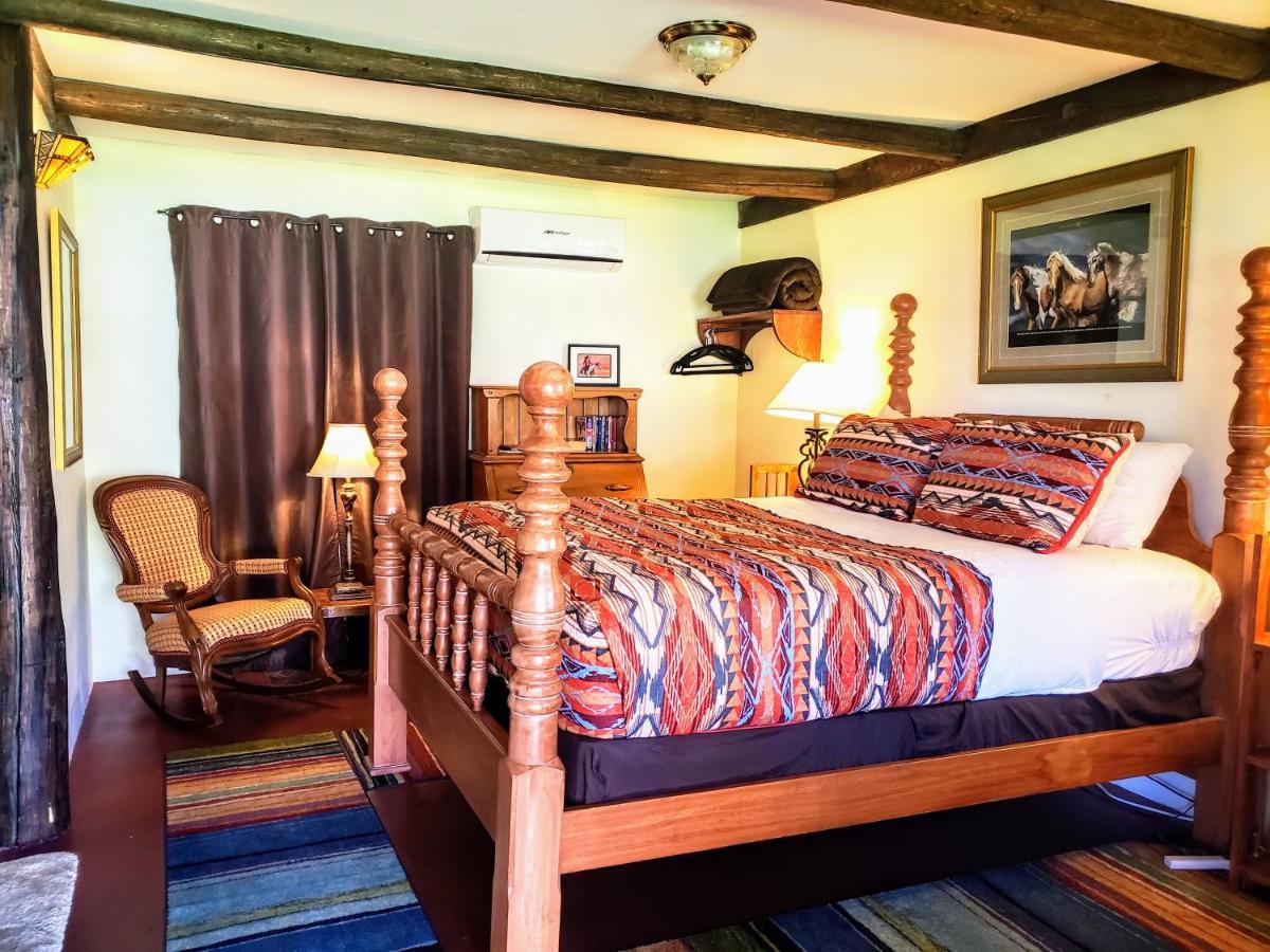 トゥバク Rancho Santa Cruz Bed & Breakfast エクステリア 写真
